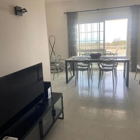 Stunning 2-bed Sea View Apartment,