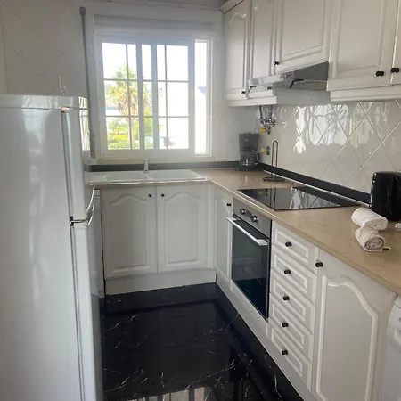 Stunning 2-bed Sea View Apartment,