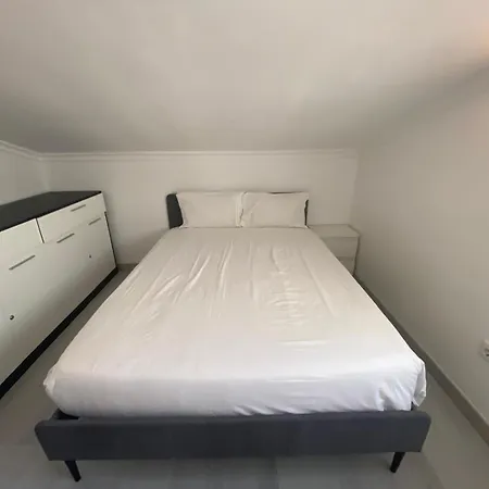 Stunning 2-bed Sea View Apartment, Албуфейра
